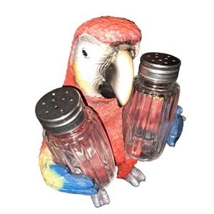 NIB- ADORABLE! Colorful Scarlet Macaw Parrot Salt and Pepper Shaker